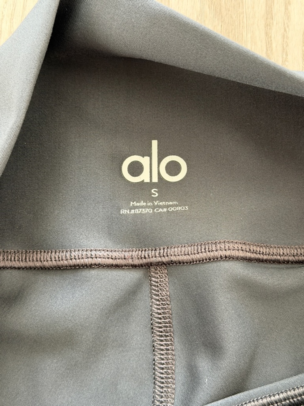 ALO Airlift Leggings - Picture 5 of 8